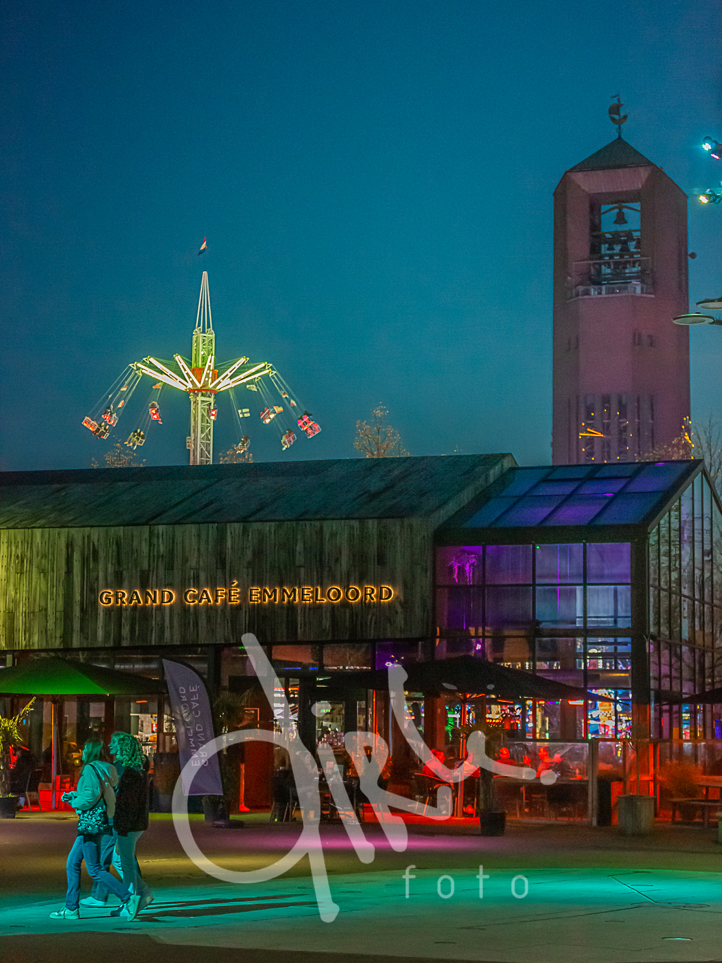 Grand café Emmeloord met kermis